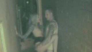 Seks otse turvakaamera vaateväljas